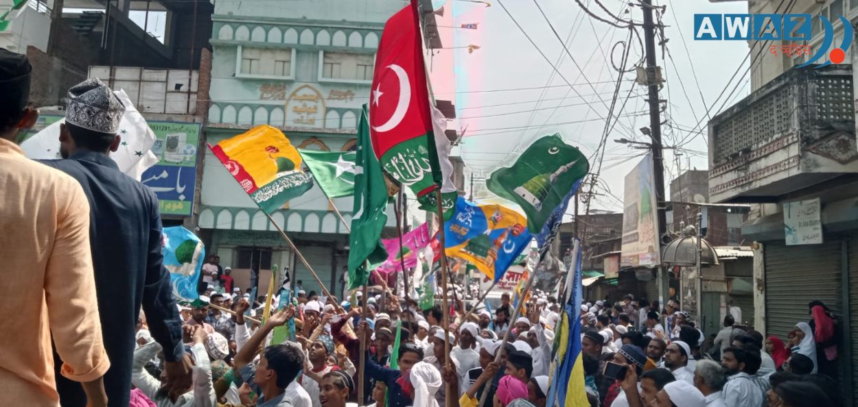 मालेगाव : मुस्लीम बांधवांकडून काढण्यात आलेली ईद-ए-मिलादुन्नबीची मिरवणुक. 