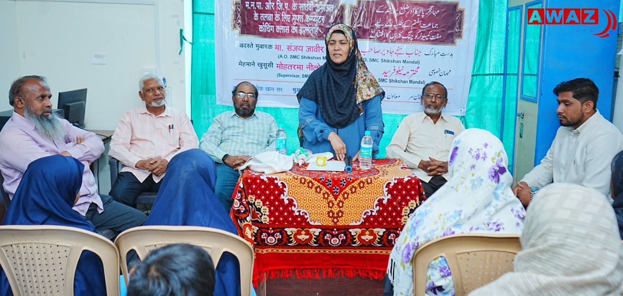 मोफत संगणक प्रशिक्षण वर्गाच्या उद्घाटनपर कार्यक्रमात बोलताना मनपा पर्यवेक्षिका निलोफर सय्यद. 