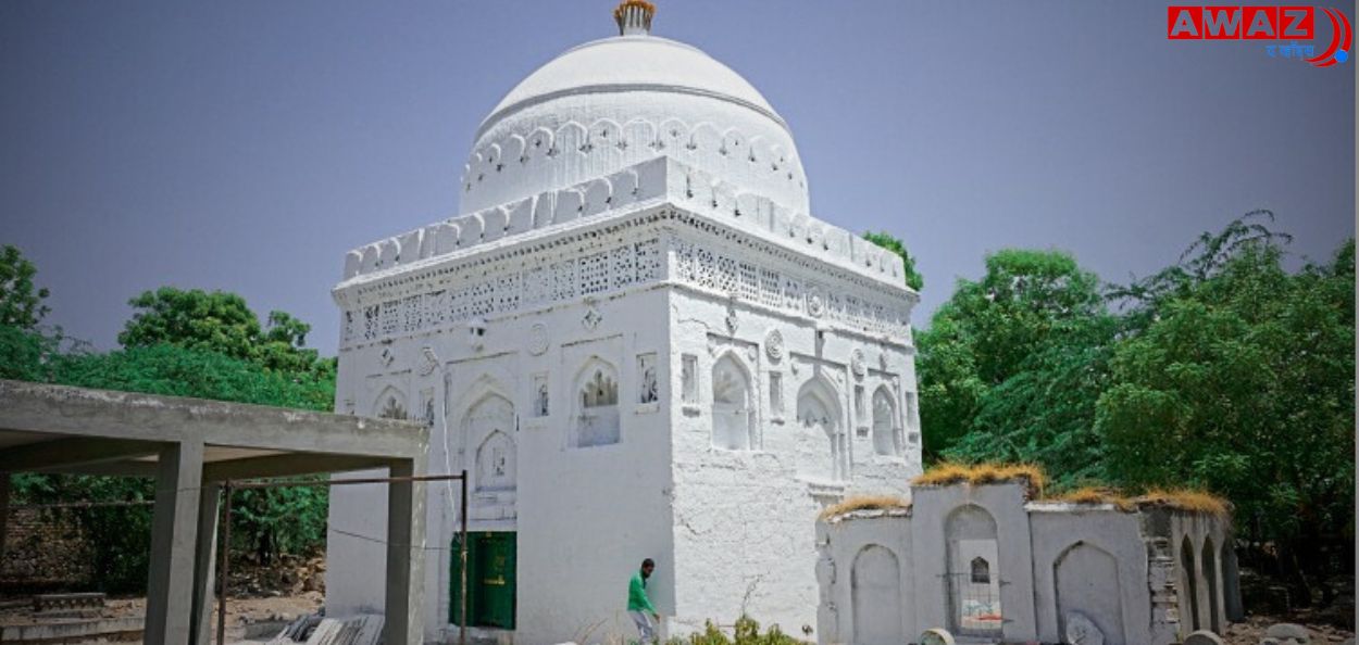 नाथषष्ठी यात्रेला आलेले वारकरी याच सय्यद सादात दर्ग्यात मुक्काम करतात
