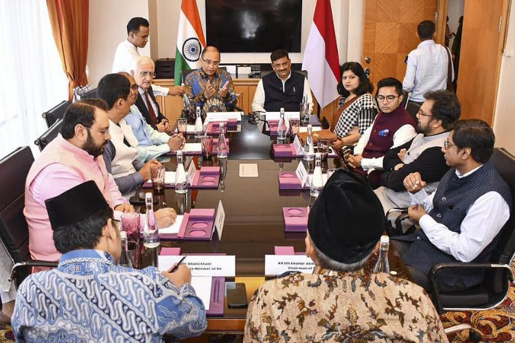 नहदलातुल उलमा कार्यकारी मंडळासोबत भारताचे सर्वपक्षीय शिष्टमंडळ 