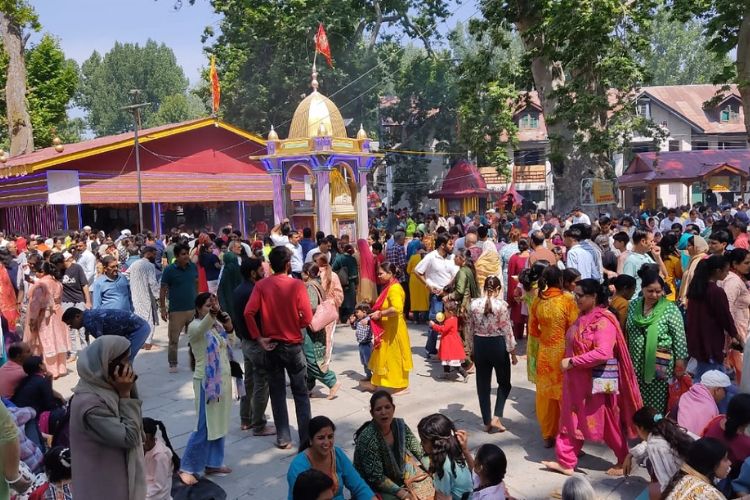  काश्मीरच्या खीर भवानी मेळावा. 