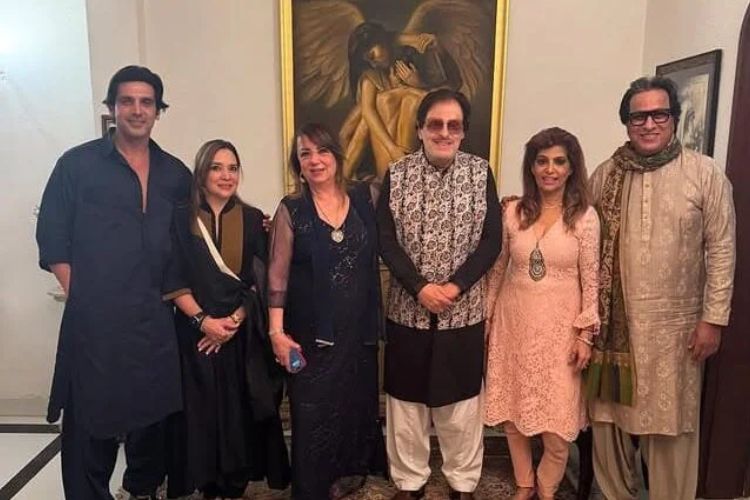 जायद खानने कुटुंबियांसोबत साजरी केली ईद. 