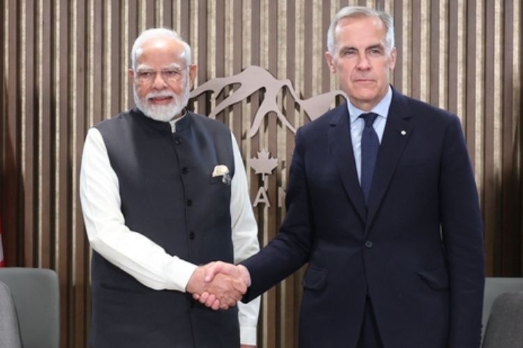 पंतप्रधान नरेंद्र मोदी कॅनडाचे पंतप्रधान मार्क कार्नी यांच्यासोबत. 