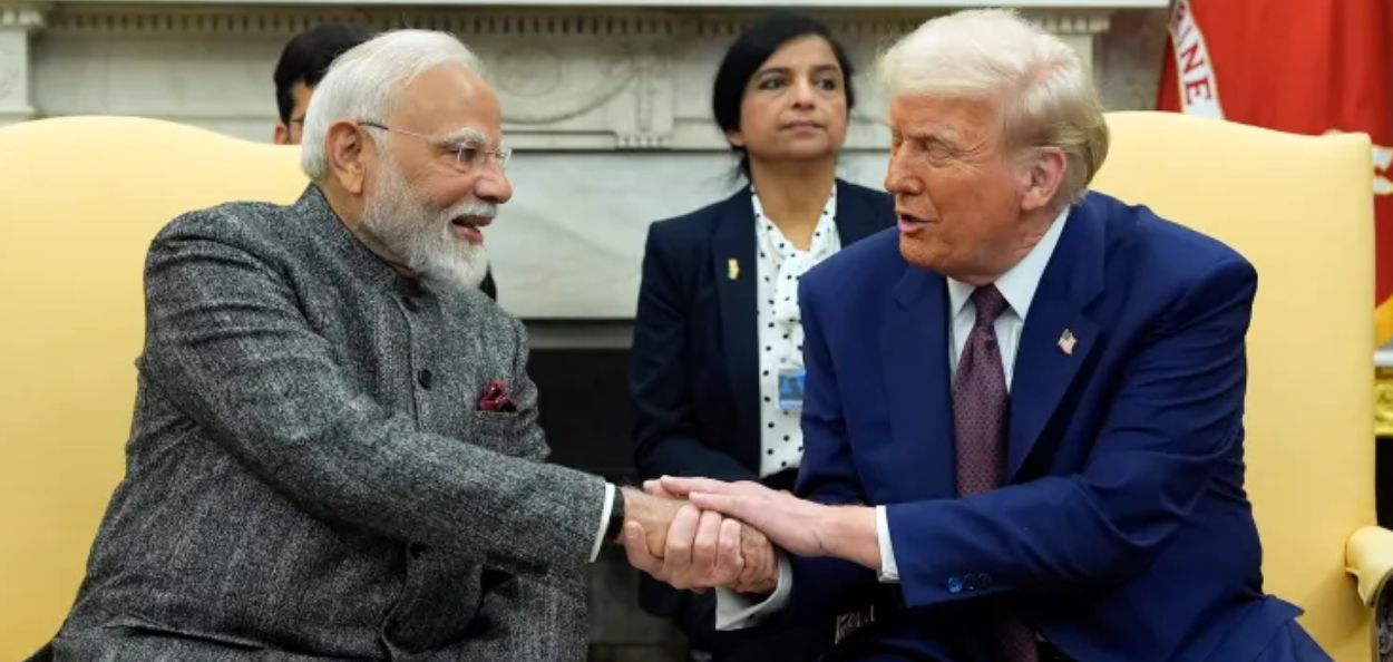 पंतप्रधान नरेंद्र मोदी यांच्यासमवेत अमेरिकेचे अध्यक्ष डोनाल्ड ट्रम्प 