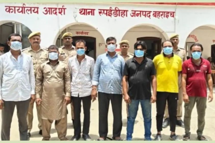 नेपाळ सीमेवर अटक केलेले सात जण 