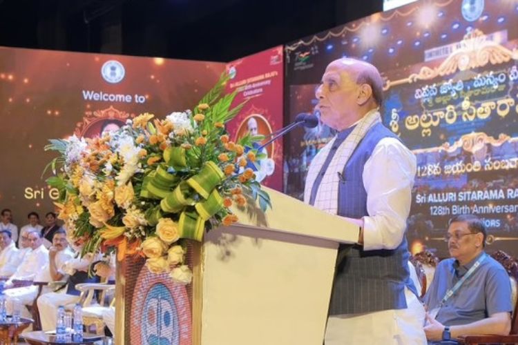 संरक्षणमंत्री राजनाथ सिंग