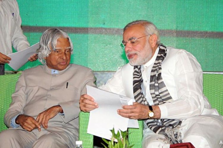 पंतप्रधान मोदी आणि डॉ. ए.पी.जे. अब्दुल कलाम यांचे संग्रहित छायाचित्र