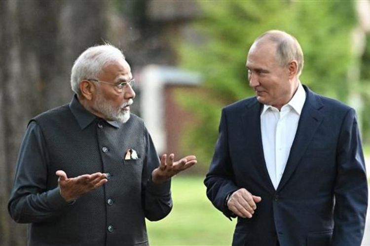 पंतप्रधान नरेंद्र मोदी आणि रशियाचे अध्यक्ष व्लादिमीर पुतीन 