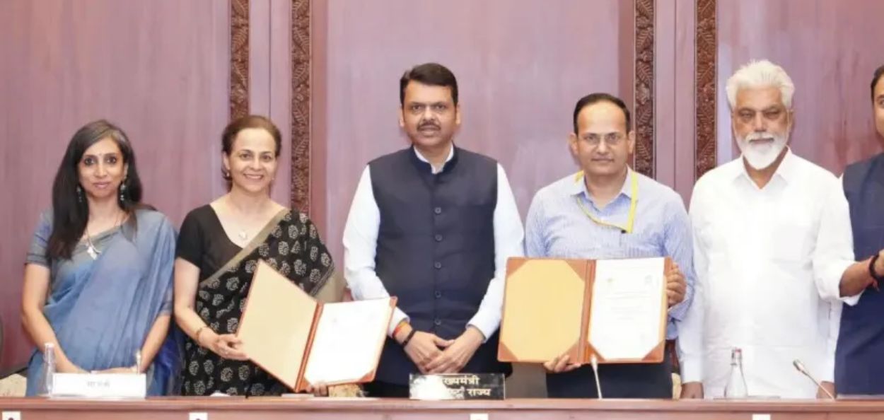 राज्य सरकार आणि खान अ‍ॅकॅडमी इंडिया यांच्यामध्ये करार झाला. याप्रंसगी मुख्यमंत्री देवेंद्र फडणवीस, शिक्षणमंत्री दादा भुसे यांच्यासह अ‍ॅकॅडमीचे अधिकारी उपस्थित होते