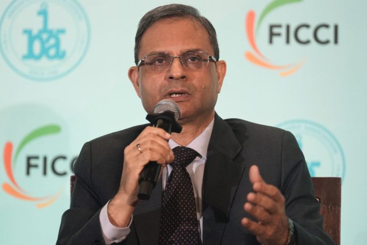 रिझर्व्ह बँक ऑफ इंडियाचे (RBI) गव्हर्नर संजय मल्होत्रा
