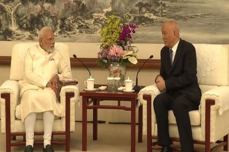 पंतप्रधान नरेंद्र मोदी यांच्यासमवेत चीनी कम्युनिस्ट पक्षाच्या सचिवालयाचे सचिव साई की