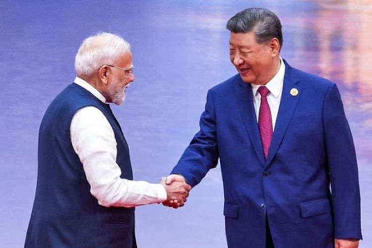 पंतप्रधान नरेंद्र मोदी यांच्यासमवेत चीनचे राष्ट्राध्यक्ष शी जिनपिंग
