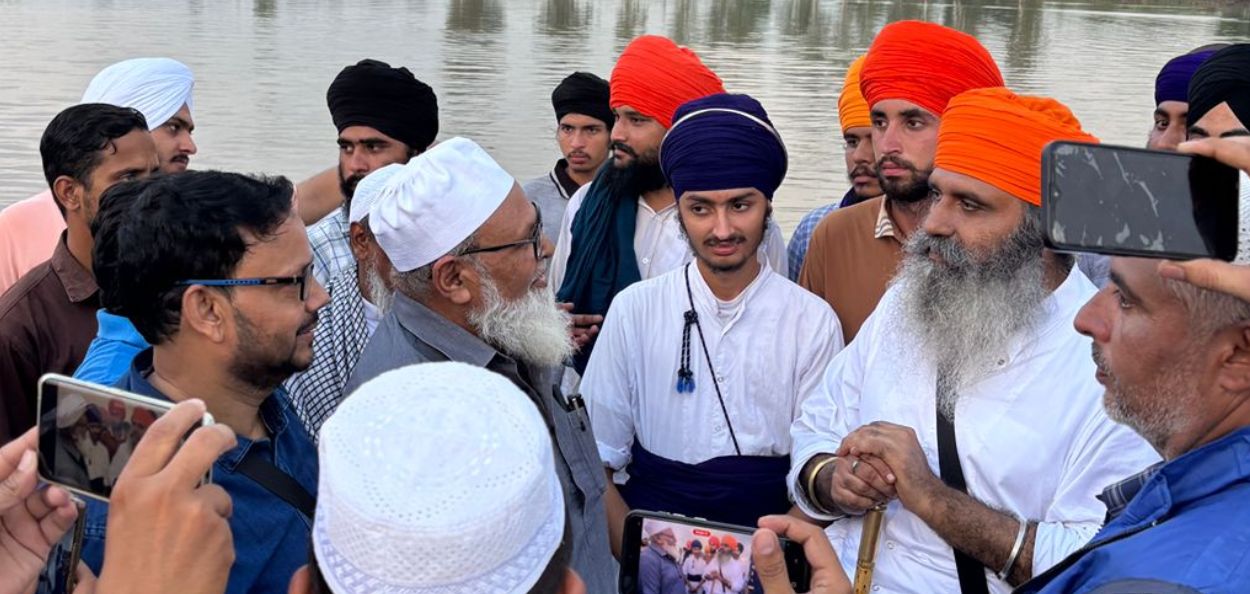 जमात-ए-इस्लामी हिंदचे (JIH) राष्ट्रीय सचिव मौलाना शफी मदनी यांनी कपूरथळा, पठाणकोट आणि जालंधर जिल्ह्यातील पूरग्रस्त गावांना भेट दिली