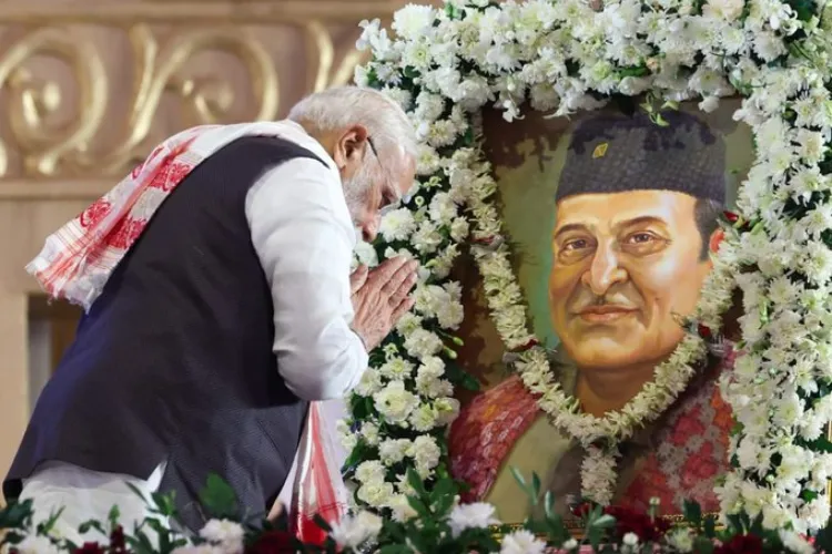 भूपेन हजारिका यांना श्रद्धांजली वाहताना पंतप्रधान नरेंद्र मोदी