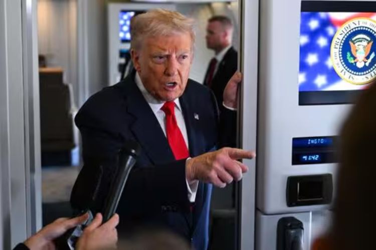 अमेरिकेचे राष्ट्राध्यक्ष डोनाल्ड ट्रम्प 