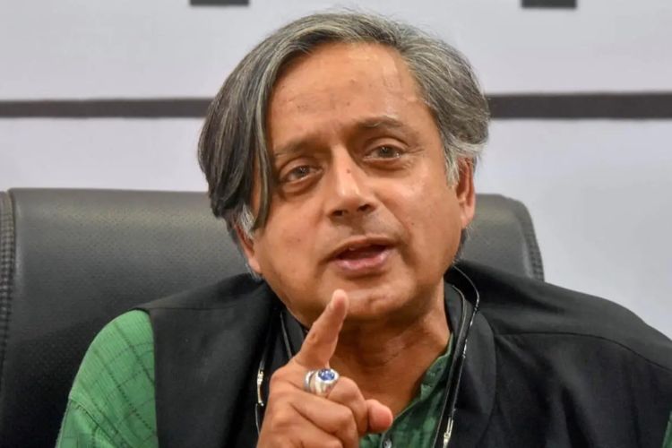 काँग्रेसचे ज्येष्ठ नेते शशि थरूर