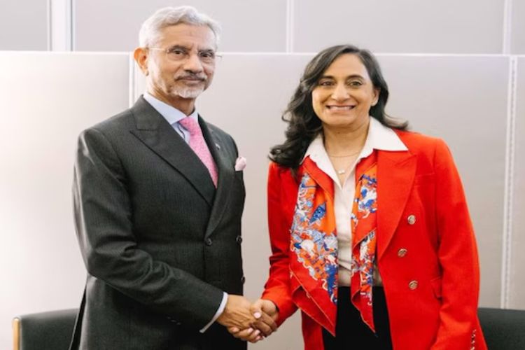 परराष्ट्रमंत्री एस. जयशंकर यांच्यासमवेत कॅनडाच्या परराष्ट्र मंत्री अनिता आनंद