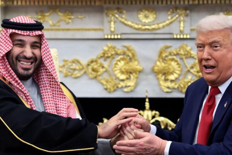 अमेरिकेचे राष्ट्राध्यक्ष डोनाल्ड ट्रम्प यांच्यासमवेत सौदी अरेबियाचे क्राउन प्रिन्स मोहम्मद बिन सलमान