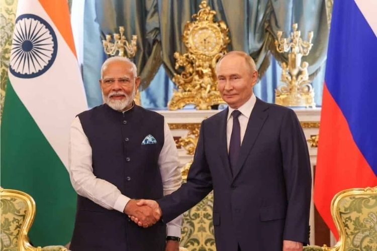 नरेंद्र मोदी आणि व्लादिमीर पुतिन