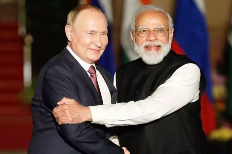 पंतप्रधान नरेंद्र मोदी यांच्यासमवेत रशियाचे अध्यक्ष व्लादिमीर पुतीन