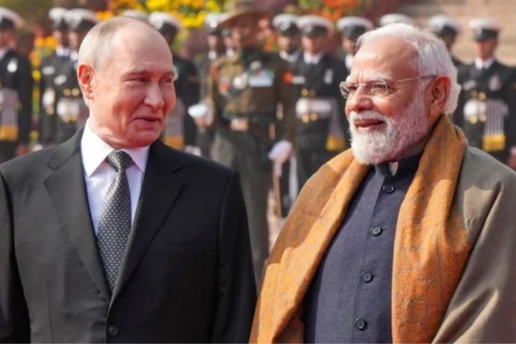 पंतप्रधान नरेंद्र मोदी यांच्यासमवेत रशियाचे अध्यक्ष व्लादिमीर पुतीन