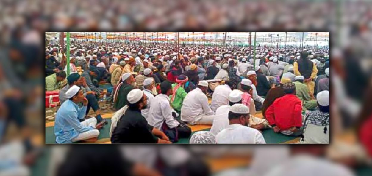 दिनी इज्तिमा कार्यक्रमास मोठ्या संख्येने उपस्थित असलेले मुस्लीम समाजदिनी इज्तिमा कार्यक्रमास मोठ्या संख्येने उपस्थित असलेले मुस्लीम समाज