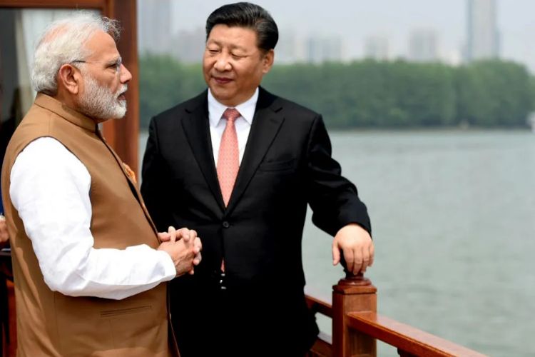 पंतप्रधान नरेंद्र मोदी यांच्यासमवेत चीनचे राष्ट्राध्यक्ष शी जिनपिंग