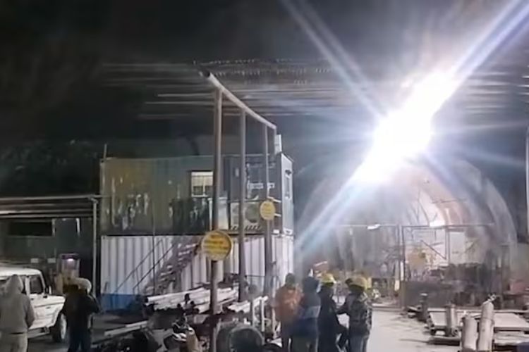 विष्णुगड पीपलकोटी जलविद्युत प्रकल्पाच्या बोगद्यात घडलेली दुर्घटना 