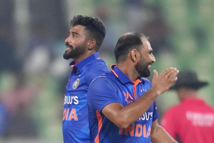 क्रिकेटपटू मोहम्मद सिराज आणि मोहम्मद शमी