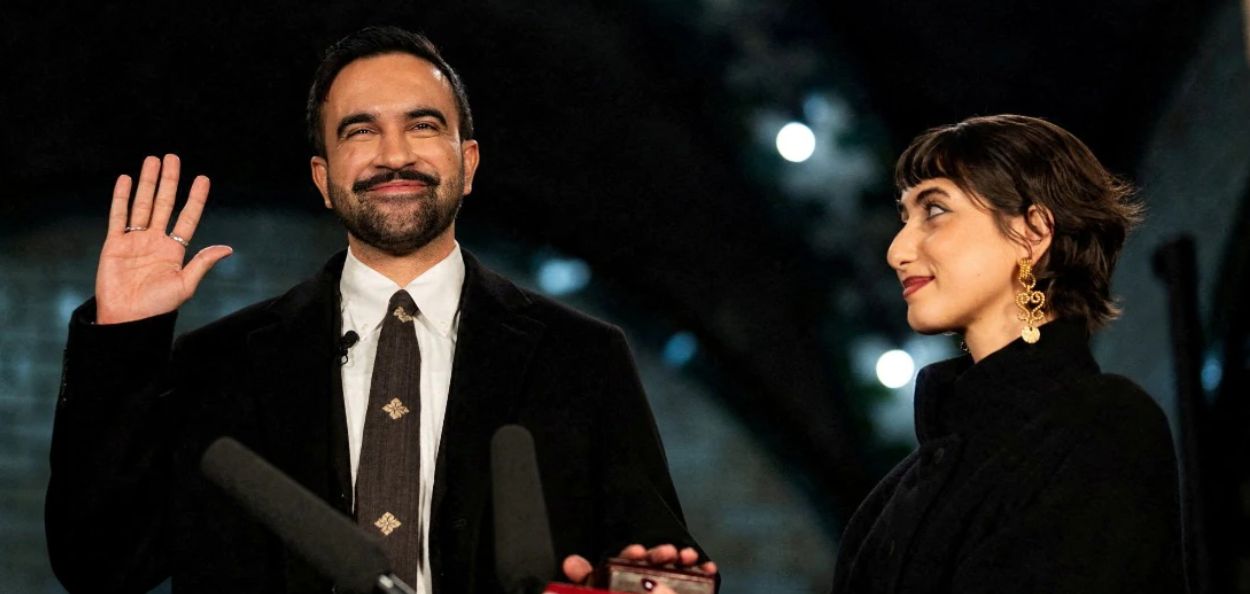 न्यूयॉर्क शहराच्या महापौर पदाची शपथ घेताना झोहरान ममदानी 