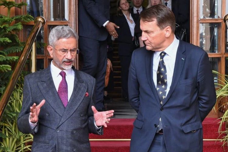 परराष्ट्रमंत्री एस. जयशंकर यांच्यासमवेत पोलंडचे परराष्ट्र मंत्री रॅडोस्लॉ सिकोर्स्की