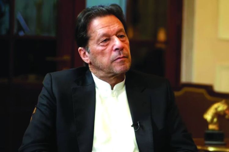 पाकिस्तानचे माजी कर्णधार इम्रान खान 