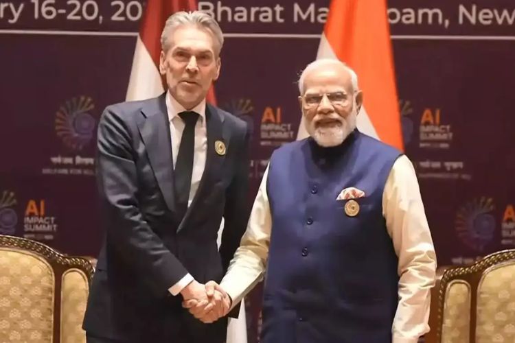 पंतप्रधान नरेंद्र मोदी यांच्यासमवेत नेदरलँड्सचे पंतप्रधान डिक स्कूफ