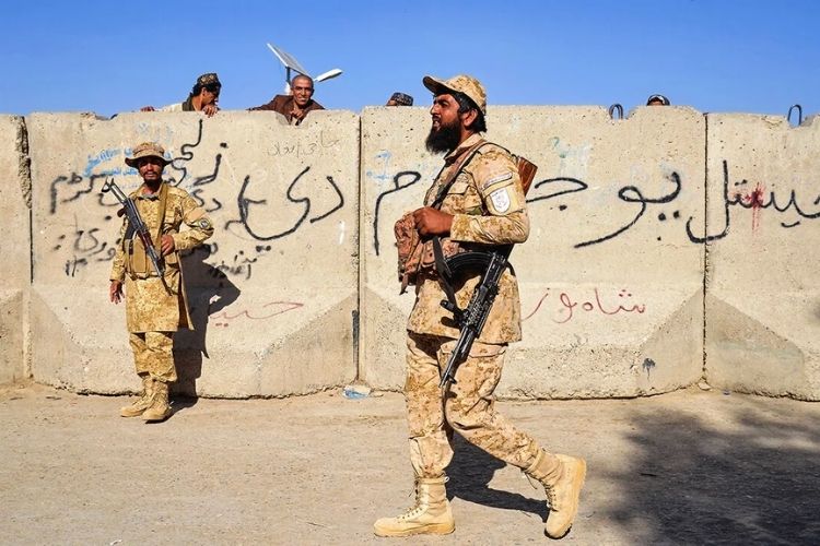 पाकिस्तानने अफगाणिस्तानमधील तळांवर केले हवाई हल्ले