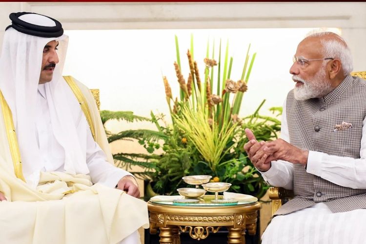 पंतप्रधान नरेंद्र मोदी यांच्यासमवेत कतारचे अमीर महामहिम शेख तामिम बिन हमद अल थानी