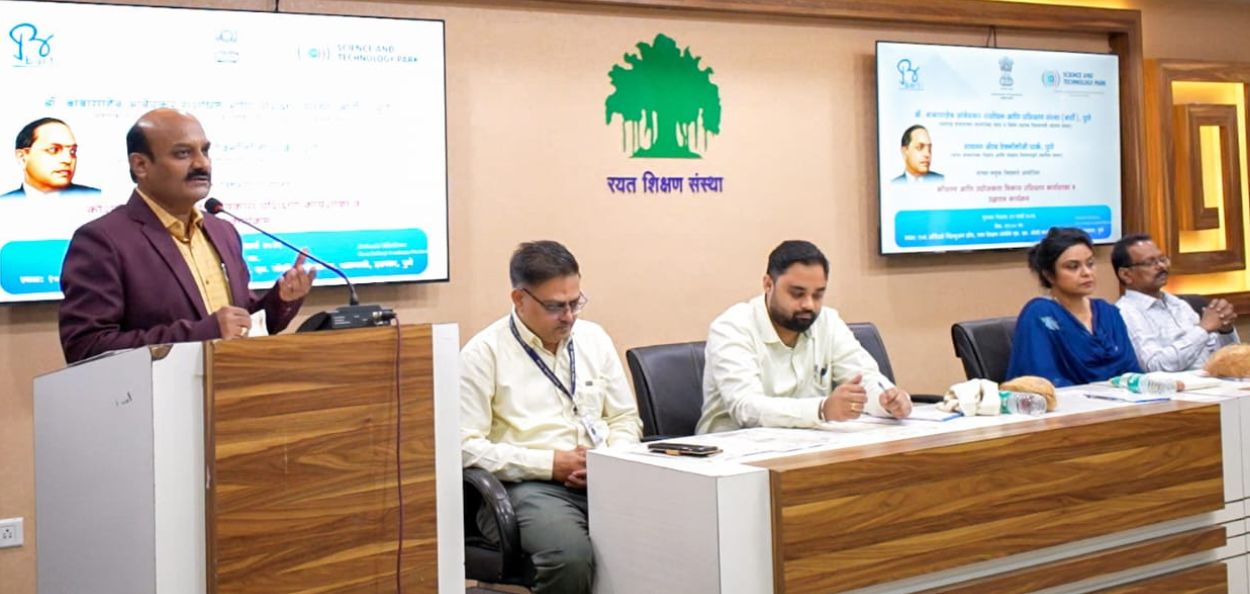 डॉ. बाबासाहेब आंबेडकर संशोधन व प्रशिक्षण संस्था (बार्टी) आणि विज्ञान व तंत्रज्ञान उद्यान यांच्या वतीने पार पडलेल्या उद्घाटन सोहळ्यातील क्षण  