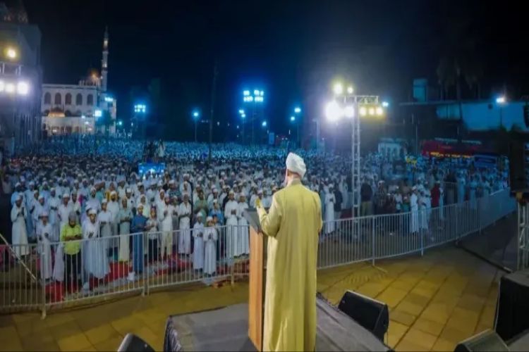 केरळमधील मल्लपुरम येथे ‘मअदिन अकादमी’च्या वतीने आयोजित ‘लैलातुल-कद्र’च्या निमित्ताने जमलेला जनसागर 