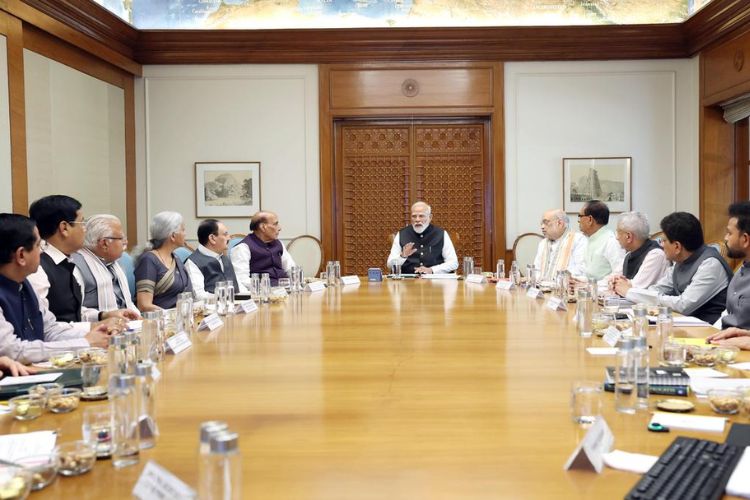 पंतप्रधान नरेंद्र मोदी यांच्या उपस्थितीत पार पडलेली उच्चस्तरीय बैठक