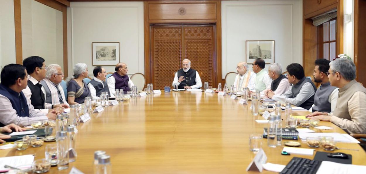 सीसीएसच्या बैठकीत पश्चिम आशिया संकटाचा भारतावरील परिणामाचा आढावा घेताना पंतप्रधान नरेंद्र मोदी 