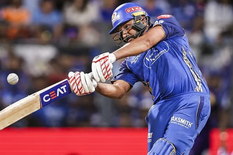 विराट कोहलीचा विक्रम मोडत 'हिटमॅन' रोहितने रचला नवा इतिहास