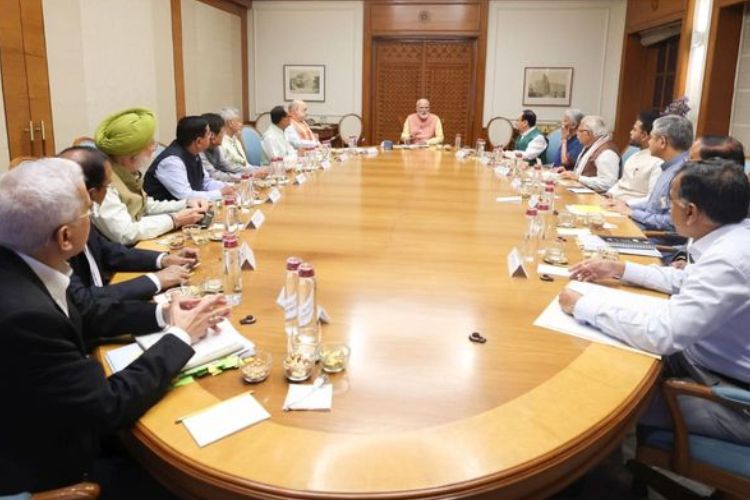  पंतप्रधान नरेंद्र मोदी यांच्या उपस्थितीत पार पडलेली सुरक्षाविषयक कॅबिनेट समितीची (CCS) बैठक 