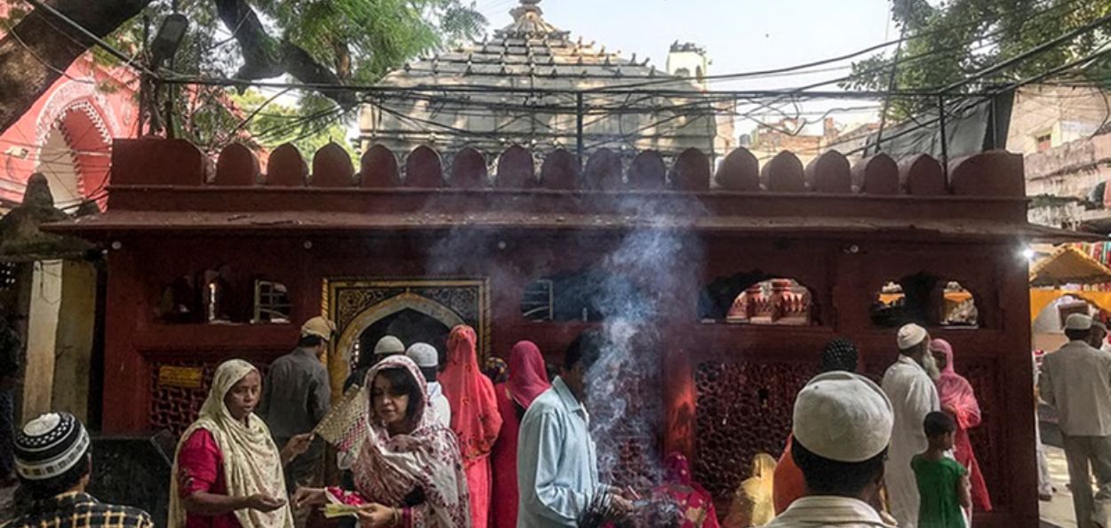 सुफी संत अमीर खुस्रो यांचा दर्गा 