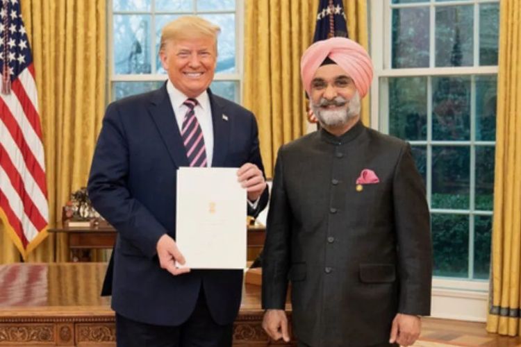 अमेरिकेचे राष्ट्राध्यक्ष डोनाल्ड ट्रम्प आणि दिल्लीचे नायब राज्यपाल तरनजीत सिंह संधू