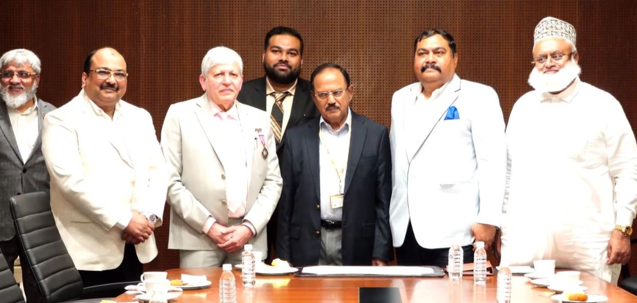 शिक्षणतज्ज्ञ डॉ. जहीर काझी आणि इतर मान्यवरांसमवेत राष्ट्रीय सुरक्षा सल्लागार अजित डोवाल