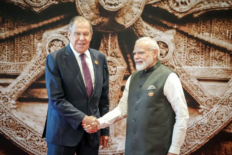 पंतप्रधान नरेंद्र मोदी यांच्यासमवेत रशियाचे परराष्ट्र मंत्री सर्गेई लावरोव्ह 