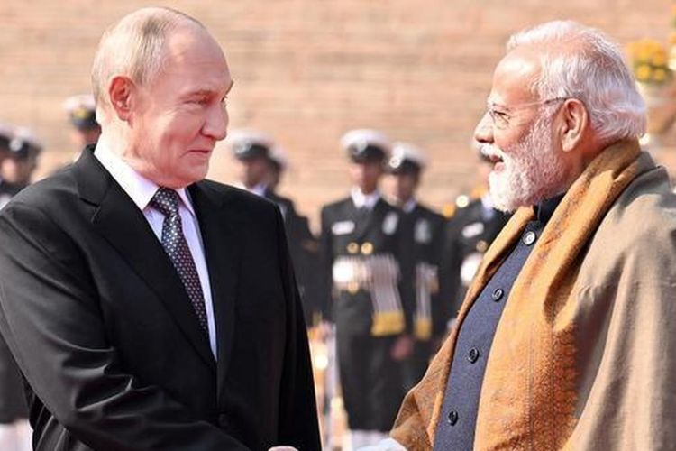 पंतप्रधान नरेंद्र मोदी यांच्यासमवेत रशियाचे अध्यक्ष व्लादिमीर पुतीन