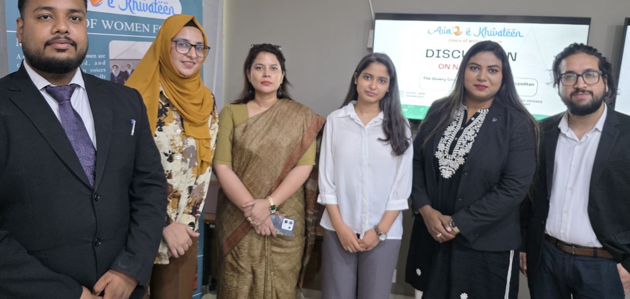 'आवाज ए खवातीन'तर्फे आयोजित राष्ट्रीय पॅनेल डिस्कशनमध्ये सहभागी झालेले मान्यवर