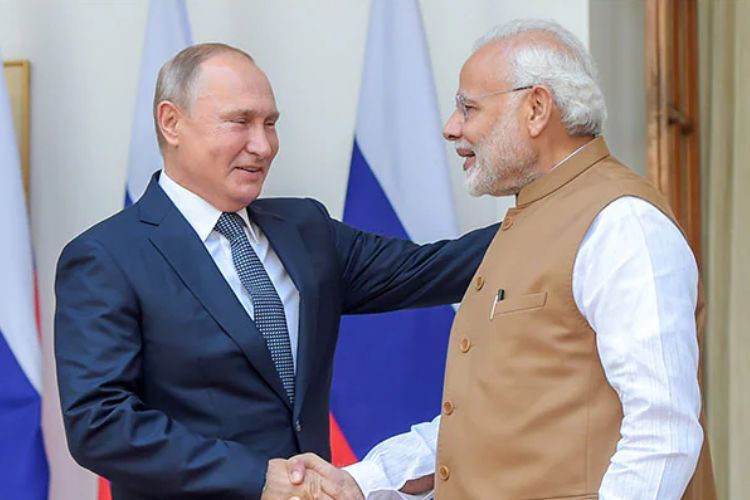 पंतप्रधान नरेंद्र मोदी यांच्यासमवेत रशियाचे अध्यक्ष व्लादिमीर पुतीन