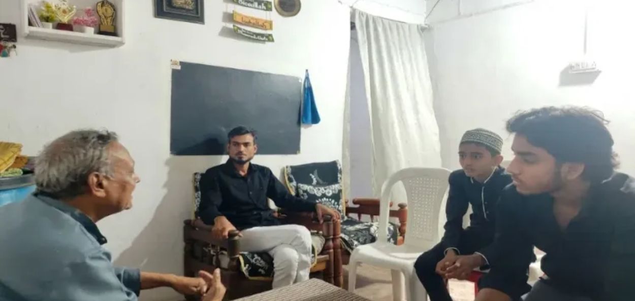 कोचिंग व करिअर समुपदेशन करतानाचे क्षण 