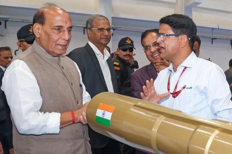 संरक्षण मंत्री राजनाथ सिंह